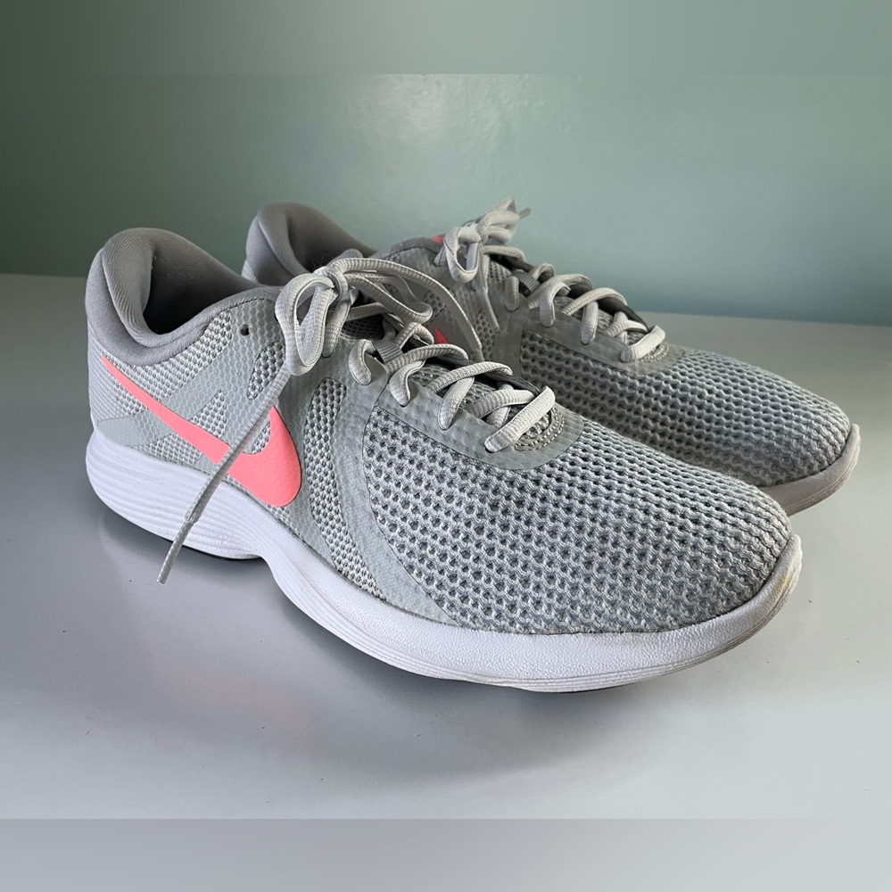 Nike Revolution 4 Running Shoes Platinum Pink Size 11 Lightweight Mesh